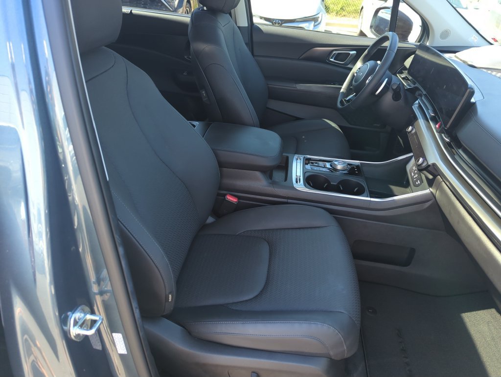 Used 2025 Kia Carnival SX Prestige FWD image 38