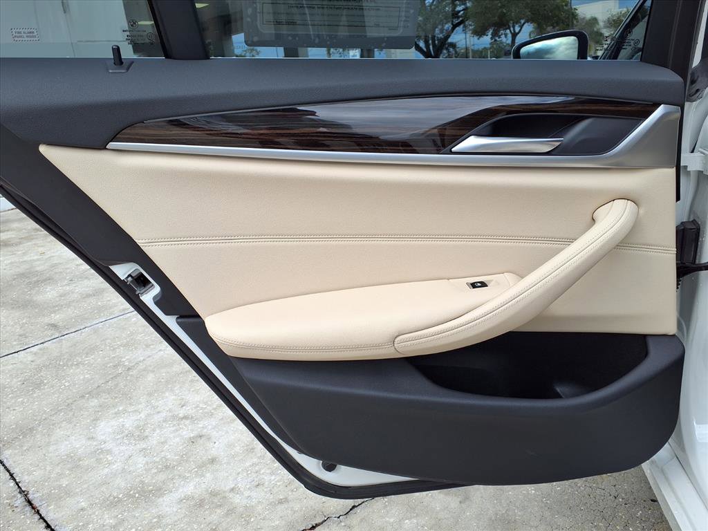 Used 2020 BMW 530e w/ Premium Package image 17