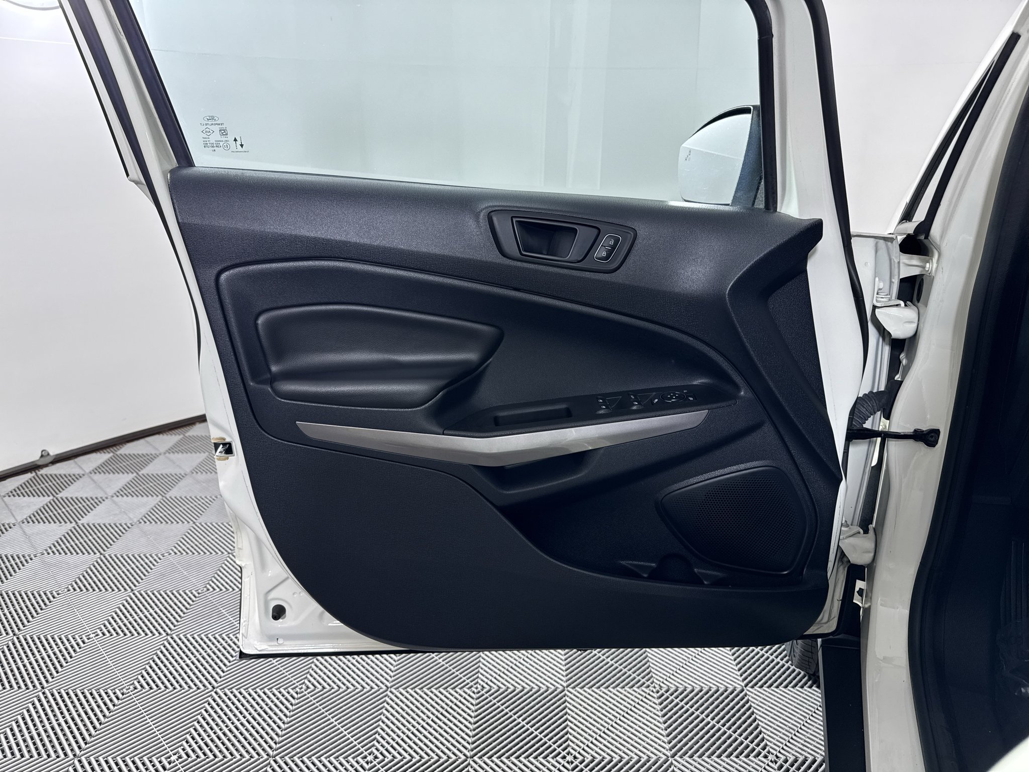 Used 2020 Ford EcoSport SES w/ SES Black Appearance Package AWD/4WD image 26