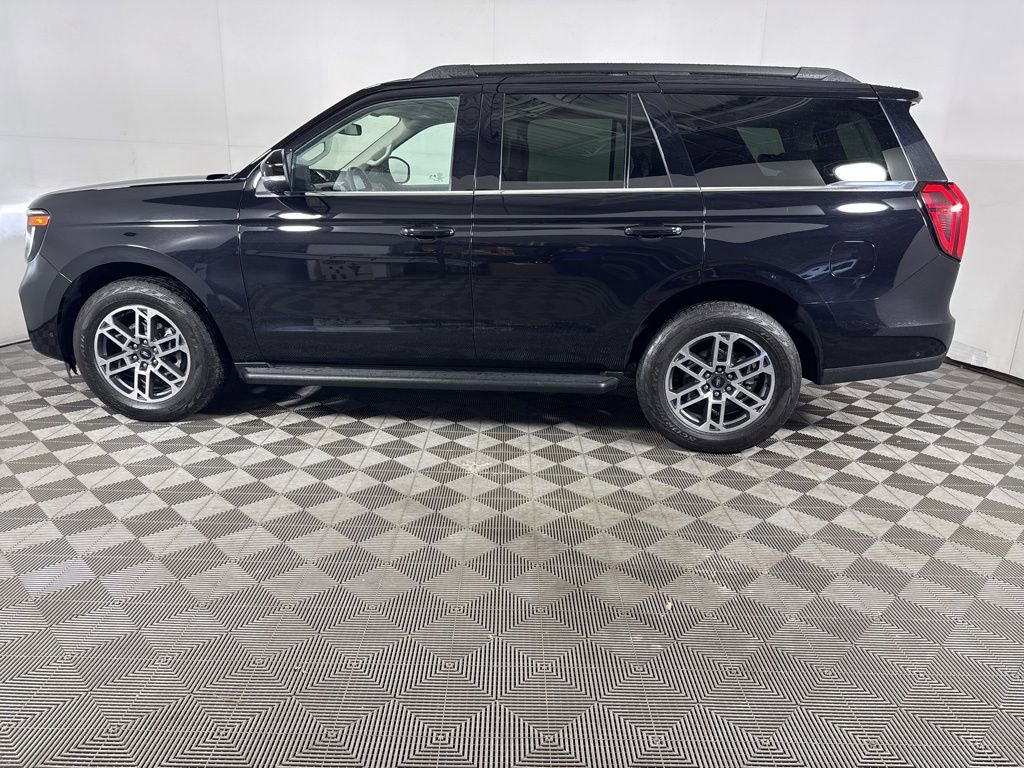 Used 2025 Ford Expedition Active AWD/4WD image 6
