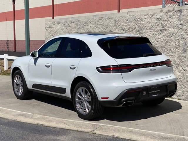 Certified 2025 Porsche Macan AWD/4WD image 3