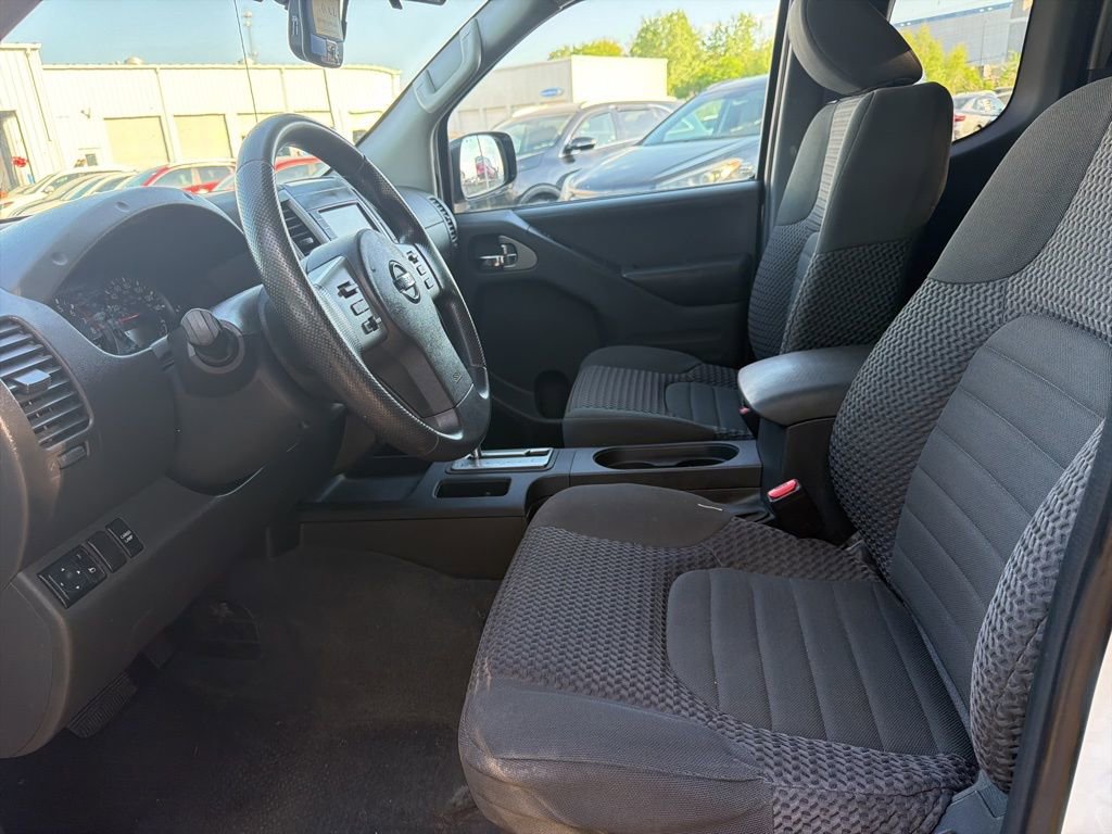 Used 2019 Nissan Frontier SV image 11