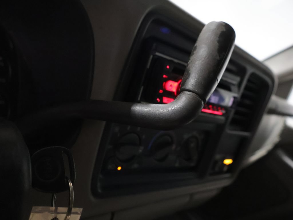 Used 2002 Chevrolet Silverado 1500 LT AWD/4WD image 28