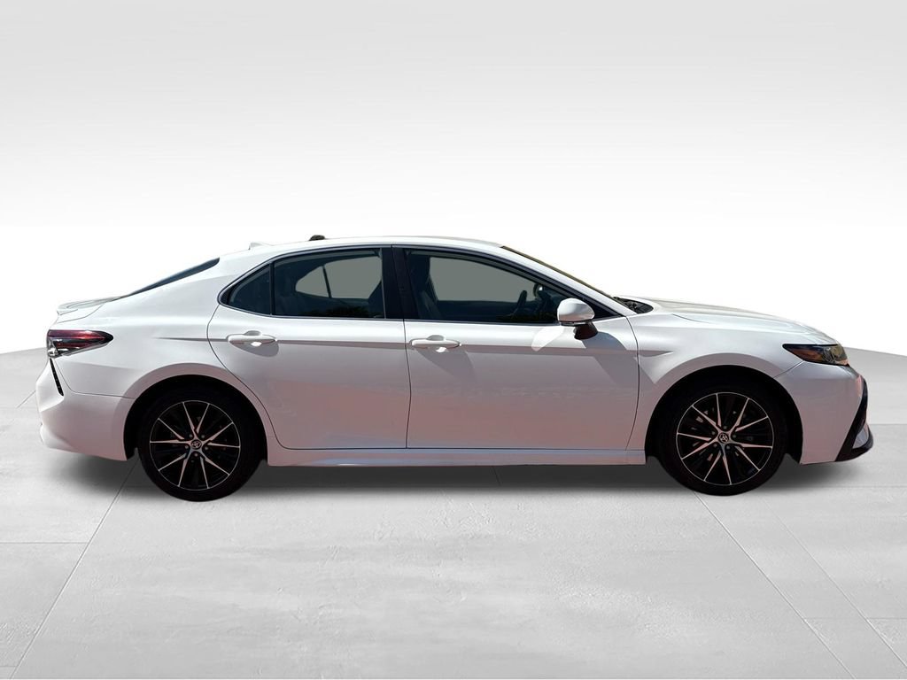 Used 2022 Toyota Camry SE FWD image 8