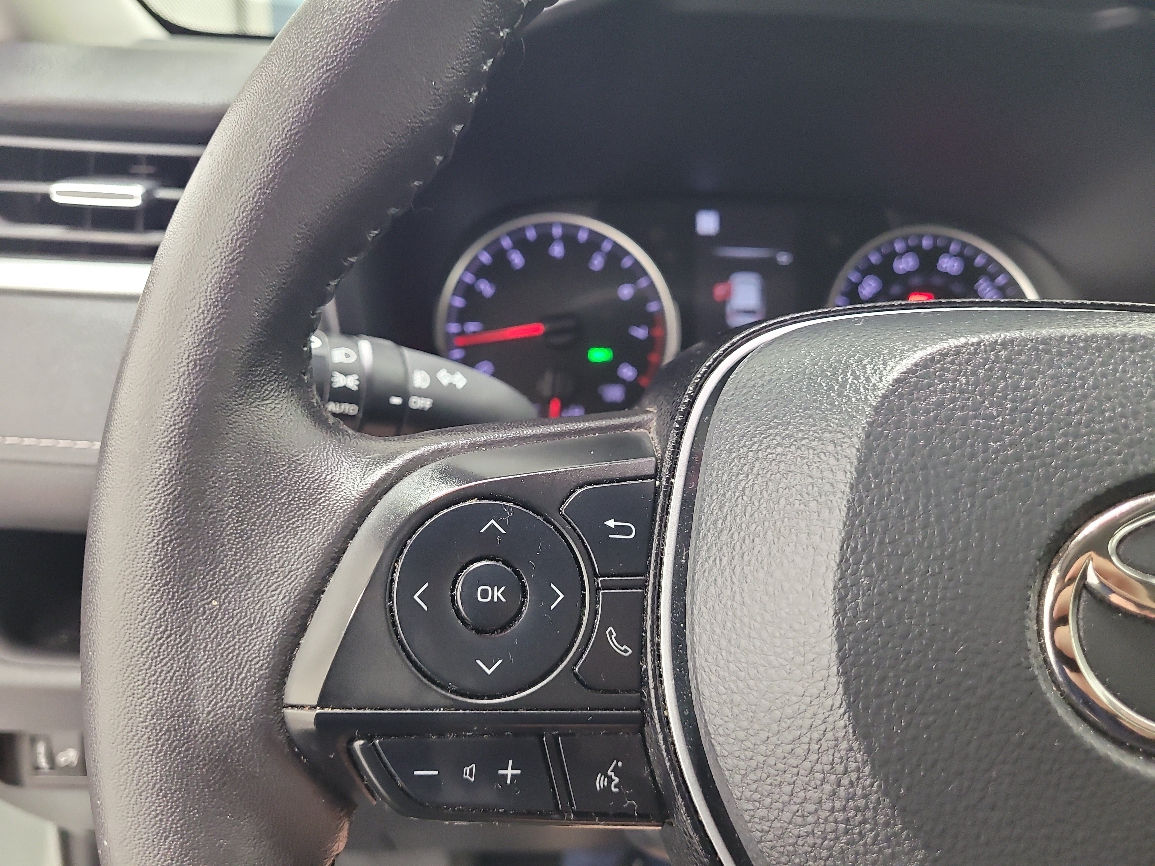 Used 2022 Toyota RAV4 XLE Premium FWD image 31