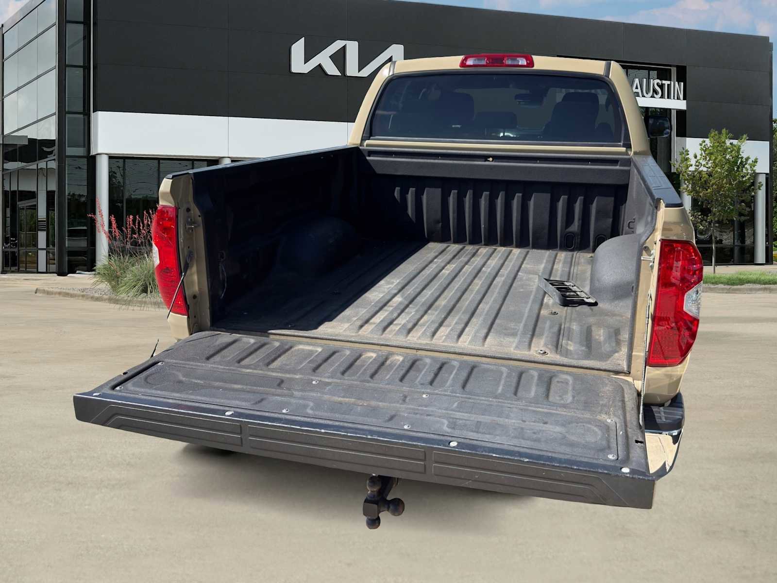 Used 2019 Toyota Tundra SR5 w/ SR5 Upgrade Package image 13