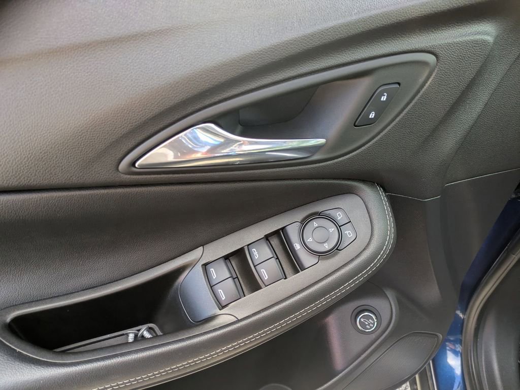 Used 2022 Buick Encore GX Select image 9