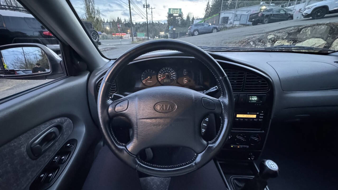 Used 2004 Kia Spectra Hatchback image 29