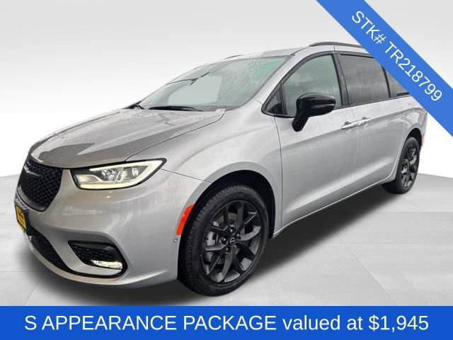 New 2026 Chrysler Pacifica Select w/ S Appearance Package image 3