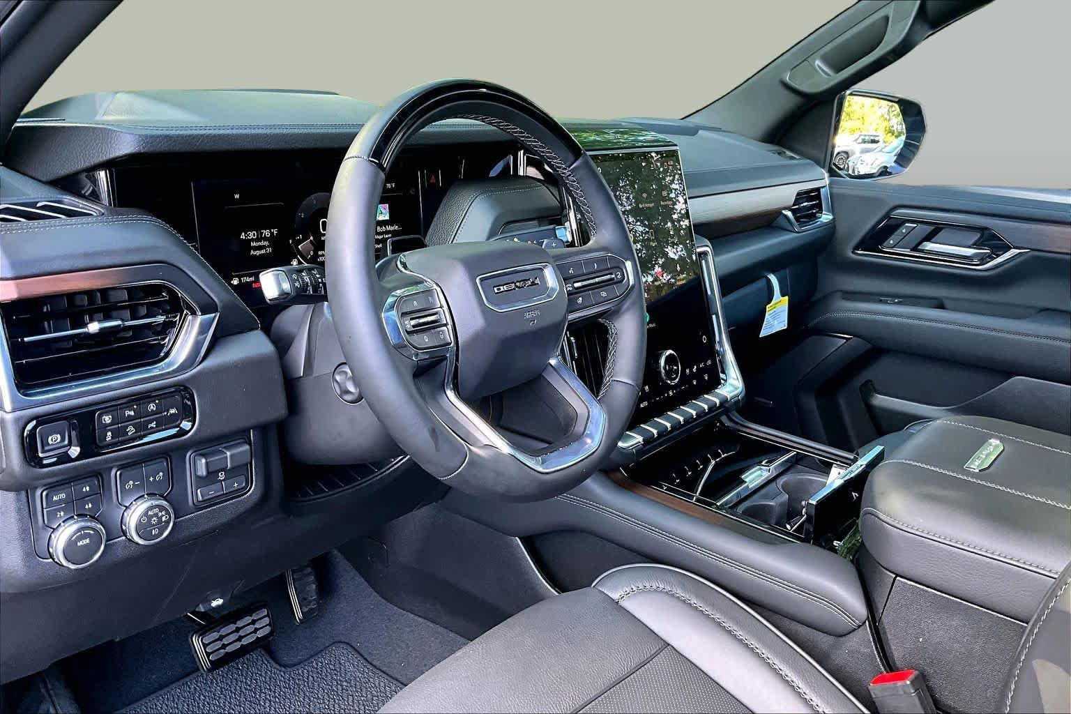 Used 2026 GMC Yukon Denali w/ Denali Reserve Package AWD/4WD image 17