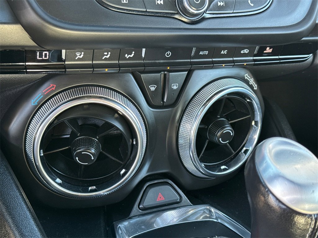 Used 2020 Chevrolet Camaro LT image 29