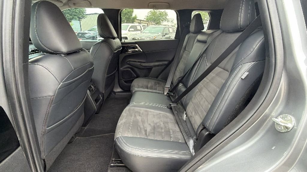 Used 2024 Mitsubishi Outlander SE FWD image 34