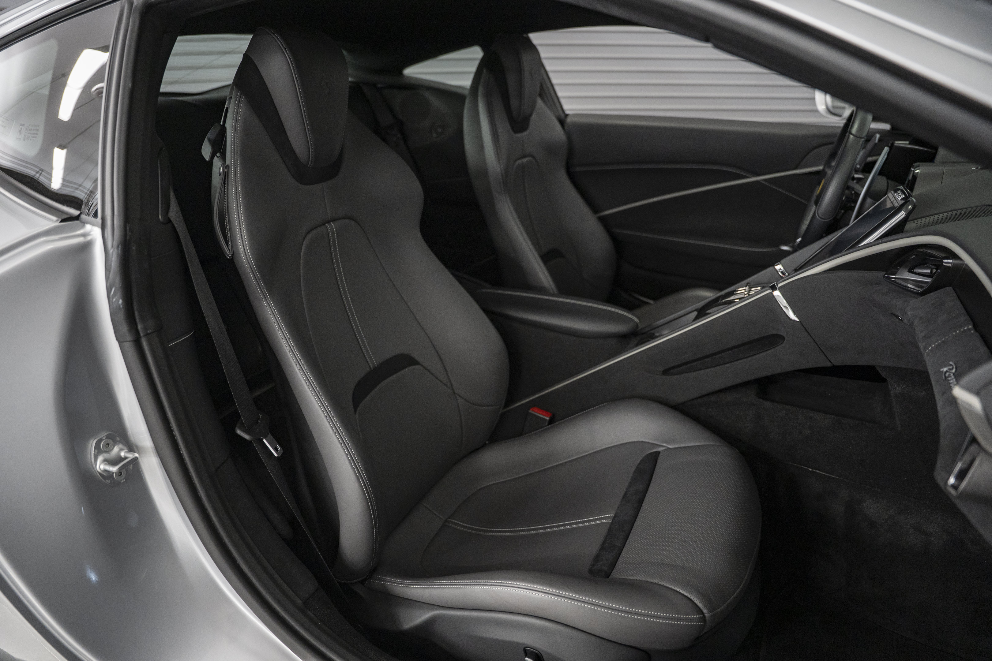 Used 2021 Ferrari Roma RWD image 25