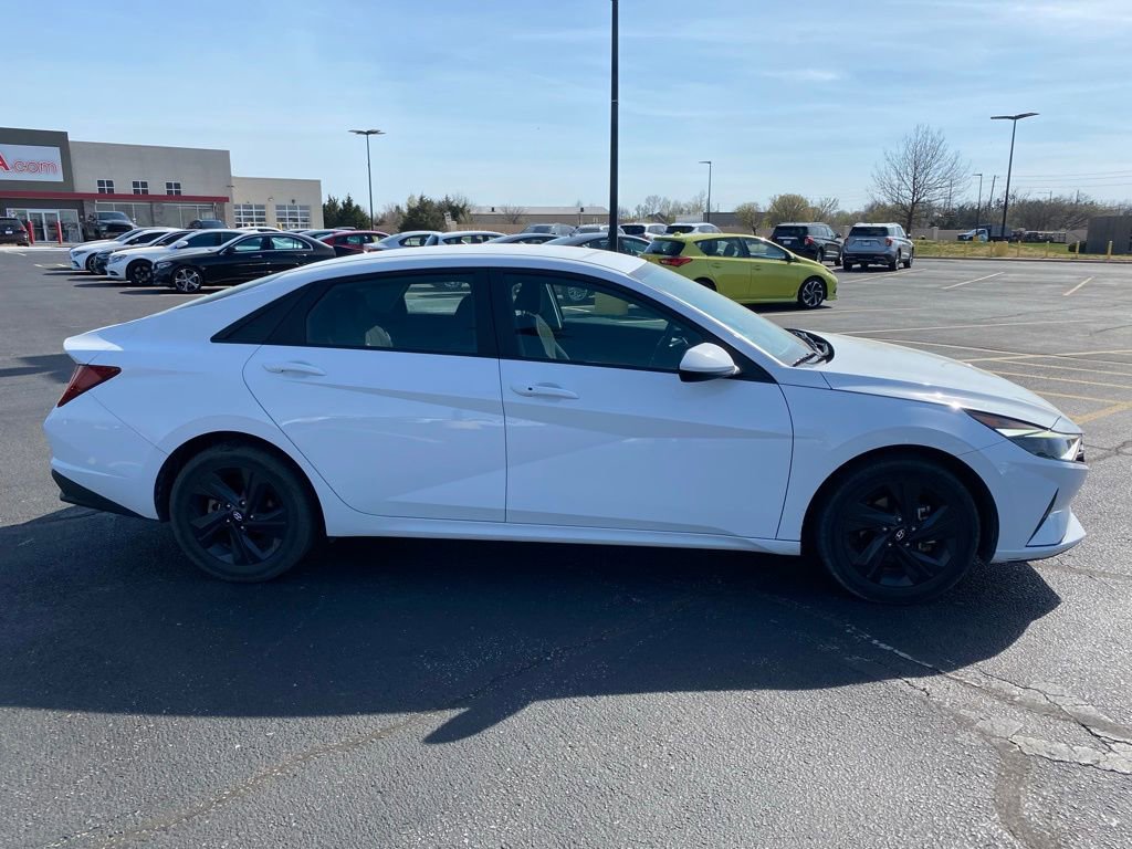 Used 2022 Hyundai Elantra Blue image 10