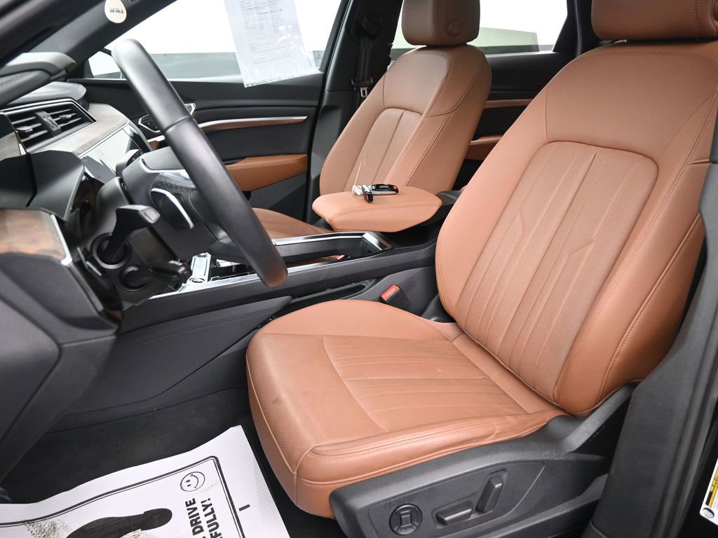 Used 2022 Audi e-tron Premium Plus w/ Premium Plus Package image 25