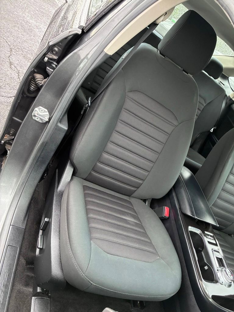 Used 2018 Ford Fusion SE w/ Fusion SE Technology Package FWD image 19