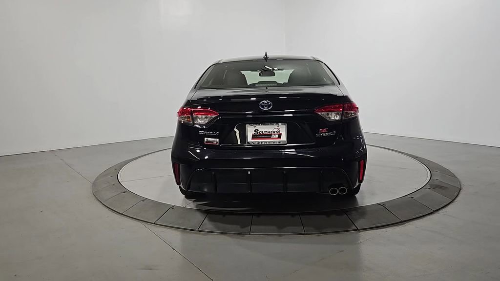 Used 2024 Toyota Corolla SE w/ SE Package image 4