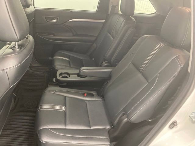 Used 2018 Toyota Highlander SE image 29