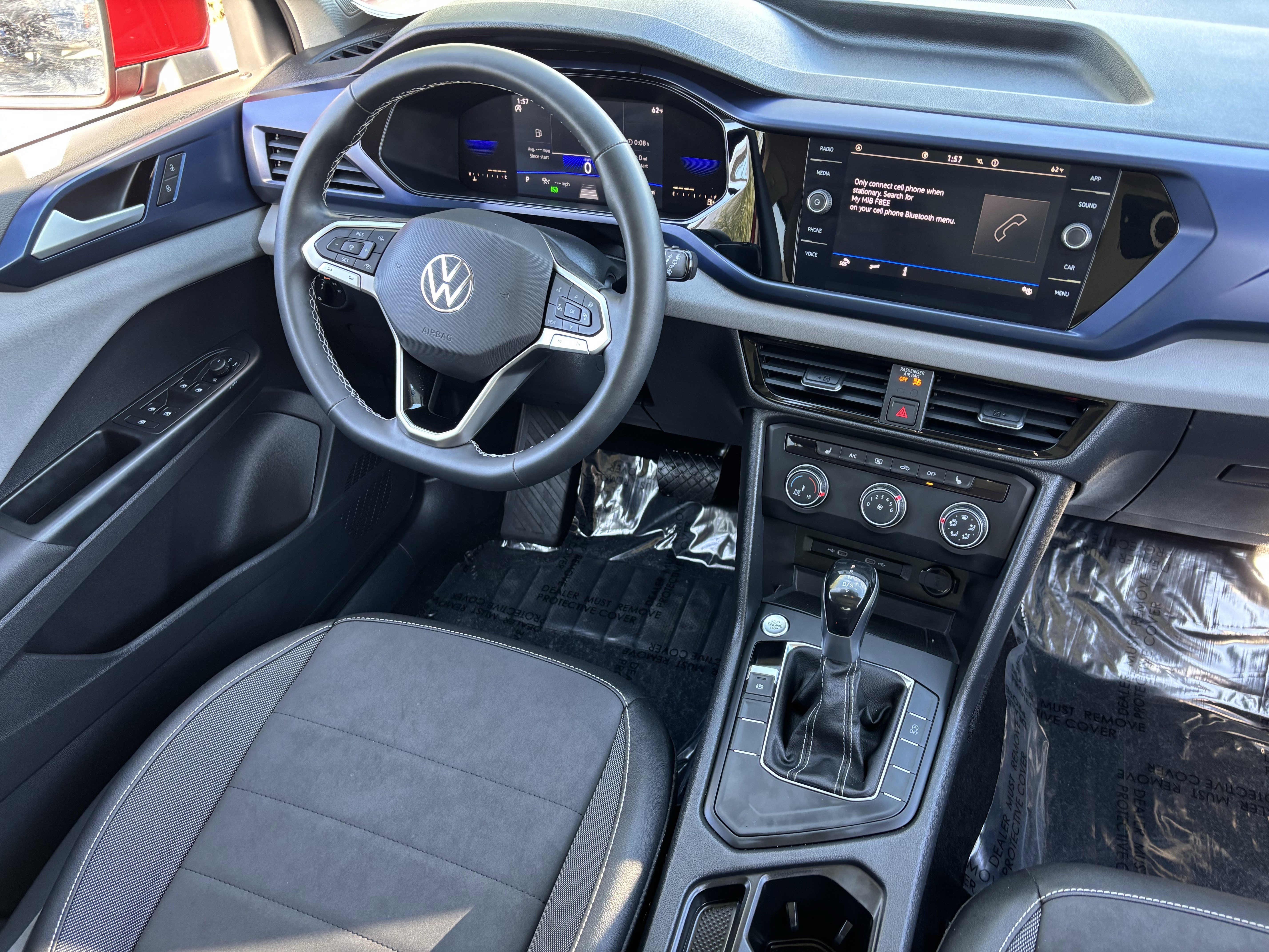 Certified 2022 Volkswagen Taos SE w/ Panoramic Sunroof Package image 12