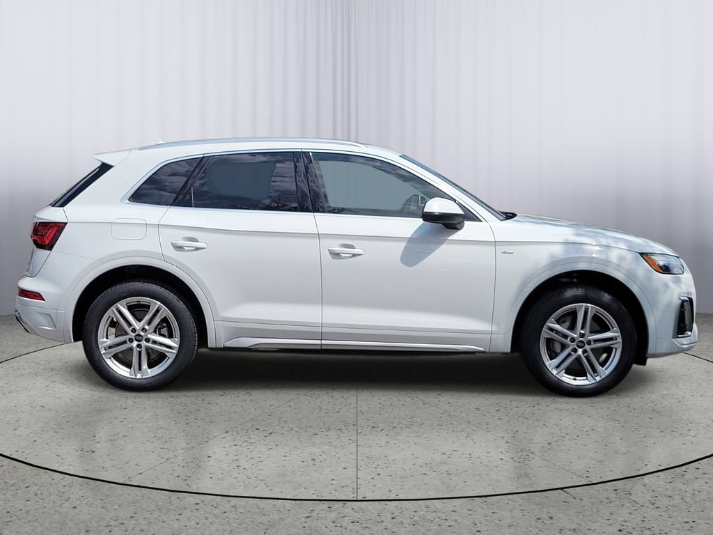 Used 2024 Audi Q5 e Premium Plus w/ Premium Plus Package AWD/4WD image 3