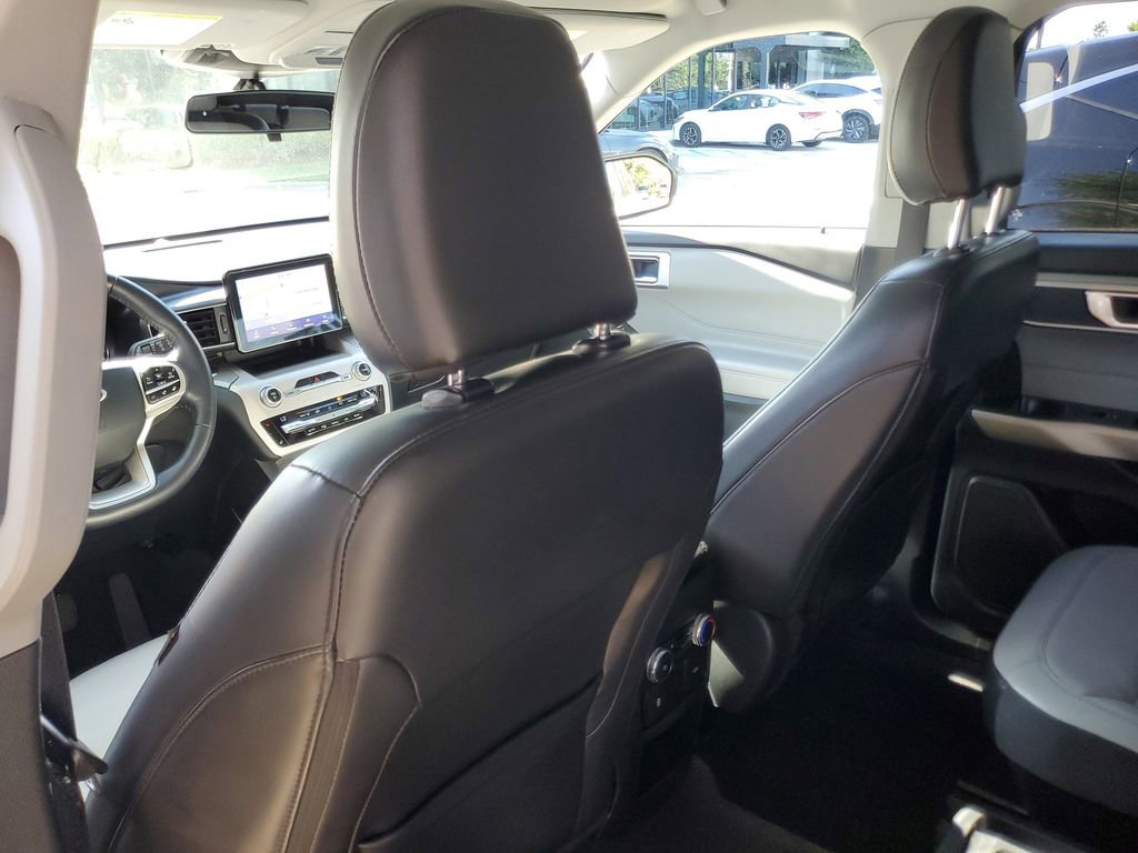 Used 2021 Ford Explorer XLT w/ Equipment Group 202A RWD image 13