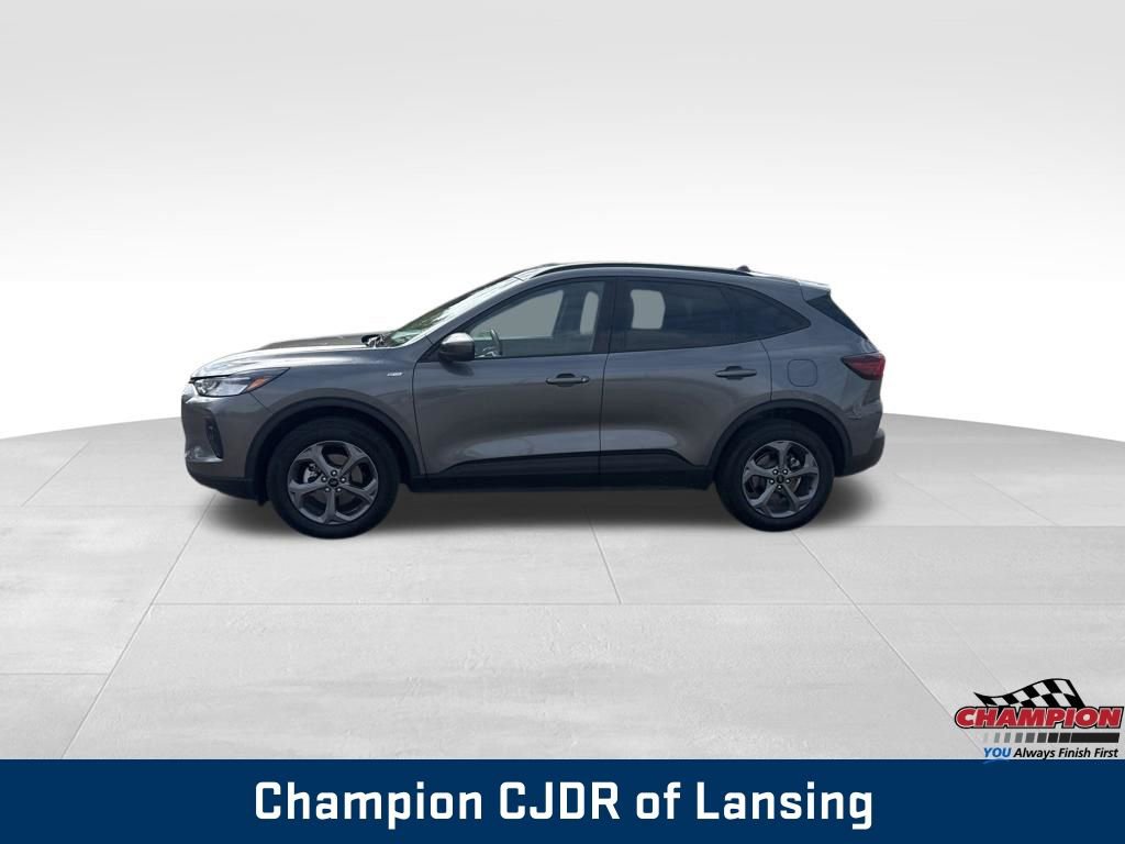 Used 2025 Ford Escape ST-Line Select AWD/4WD image 2