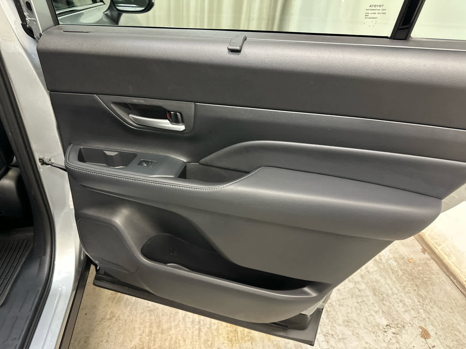 Used 2024 Toyota Grand Highlander Platinum image 31