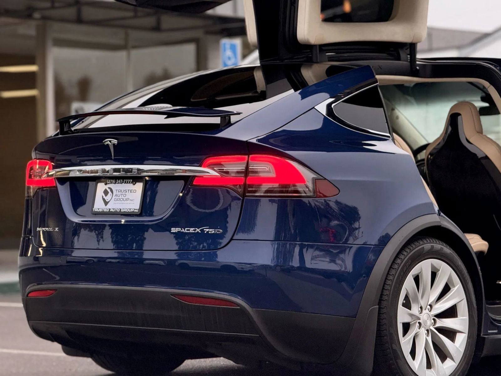 Used 2016 Tesla Model X 75D image 9