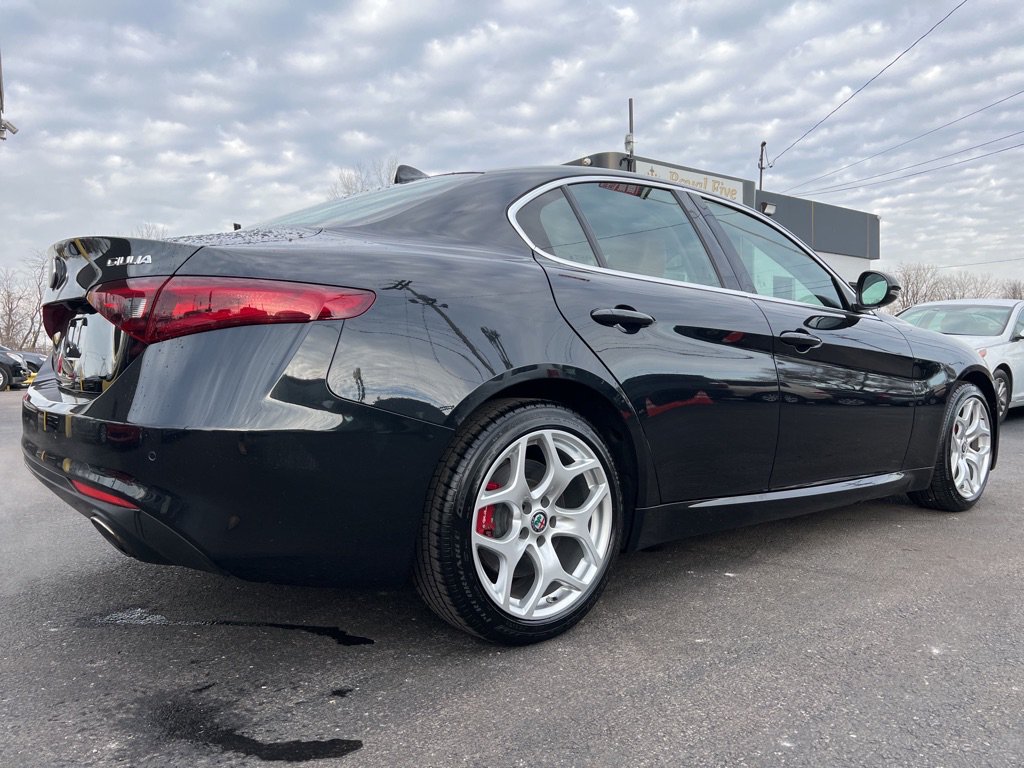 Used 2018 Alfa Romeo Giulia Ti w/ TI Leather Package AWD/4WD image 19