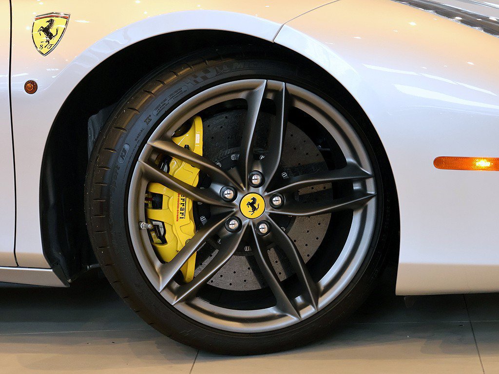 Certified 2018 Ferrari 488 Spider RWD image 9