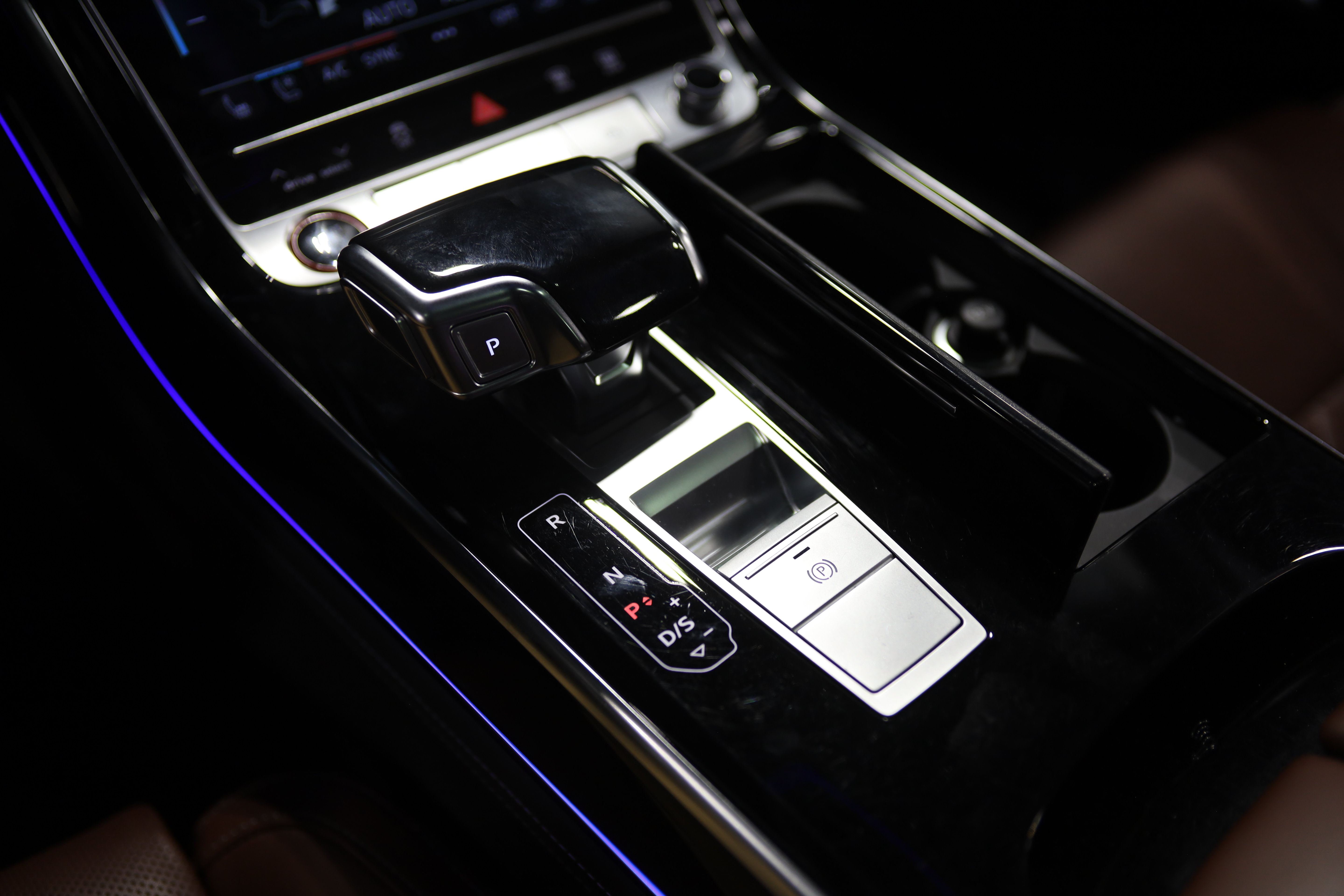 Used 2023 Audi S8 AWD/4WD image 29