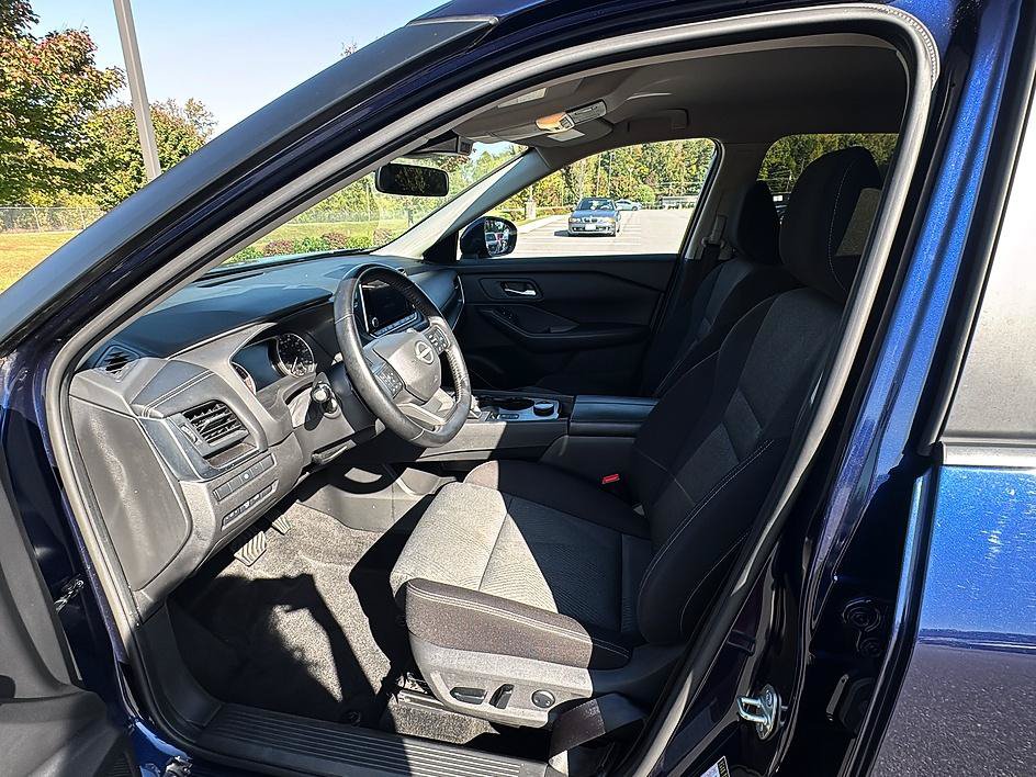 Certified 2025 Nissan Rogue SV AWD/4WD image 13