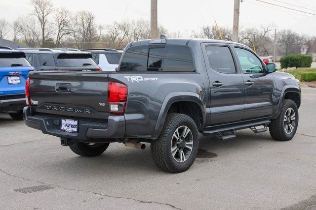 Used 2019 Toyota Tacoma TRD Sport image 3