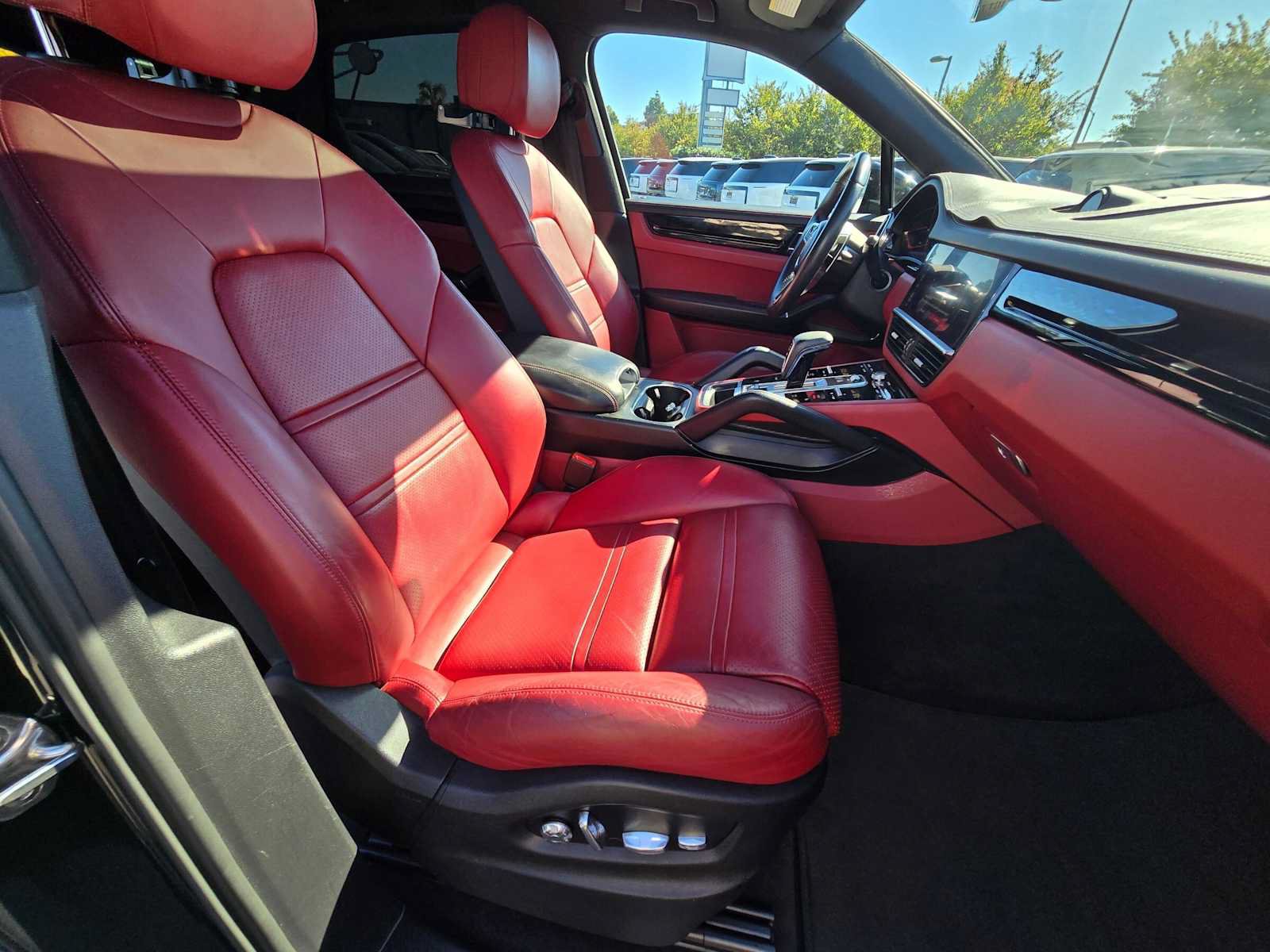 Used 2019 Porsche Cayenne AWD/4WD image 10