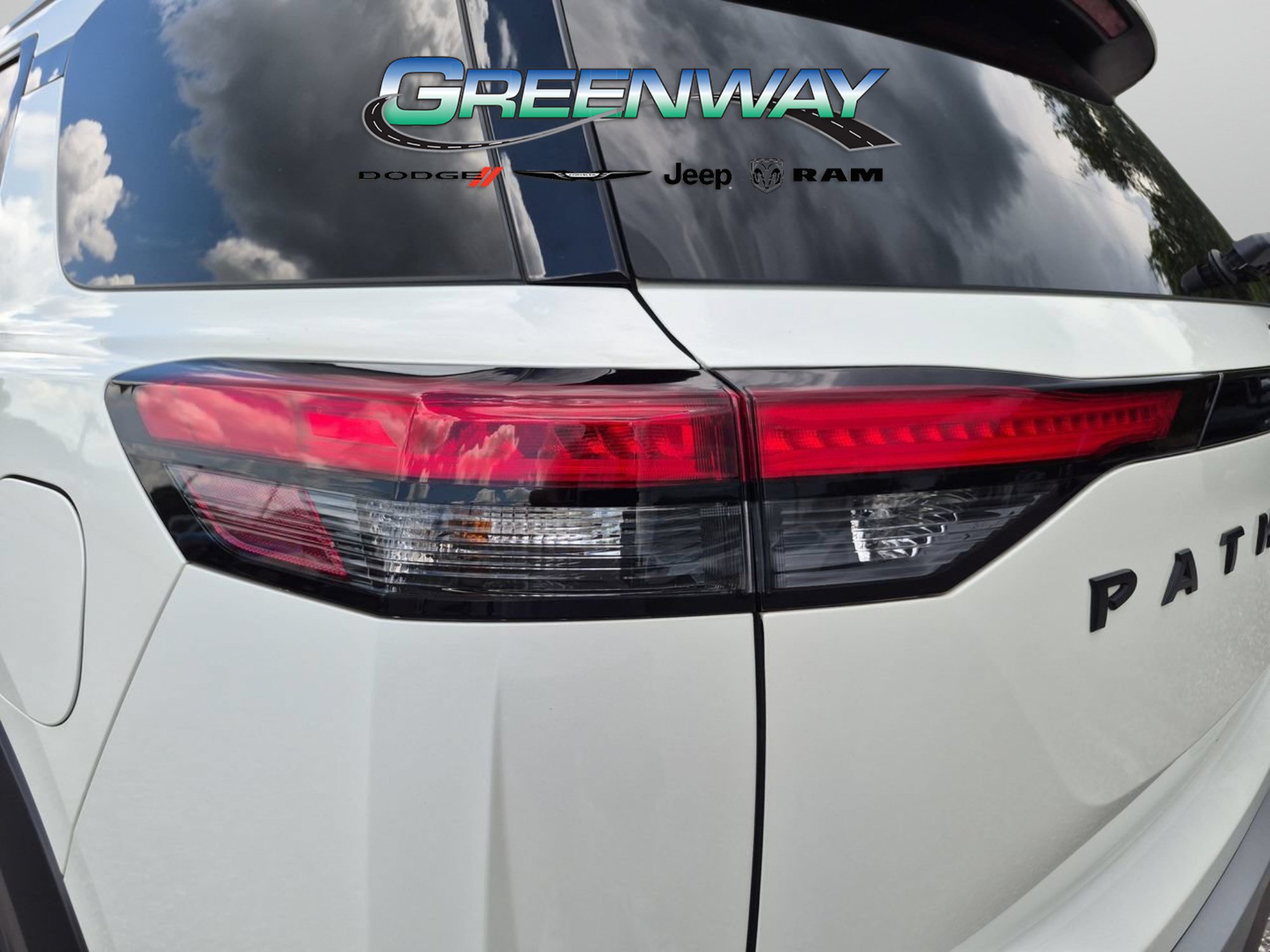 Used 2022 Nissan Pathfinder SL w/ SL Premium Package FWD image 31