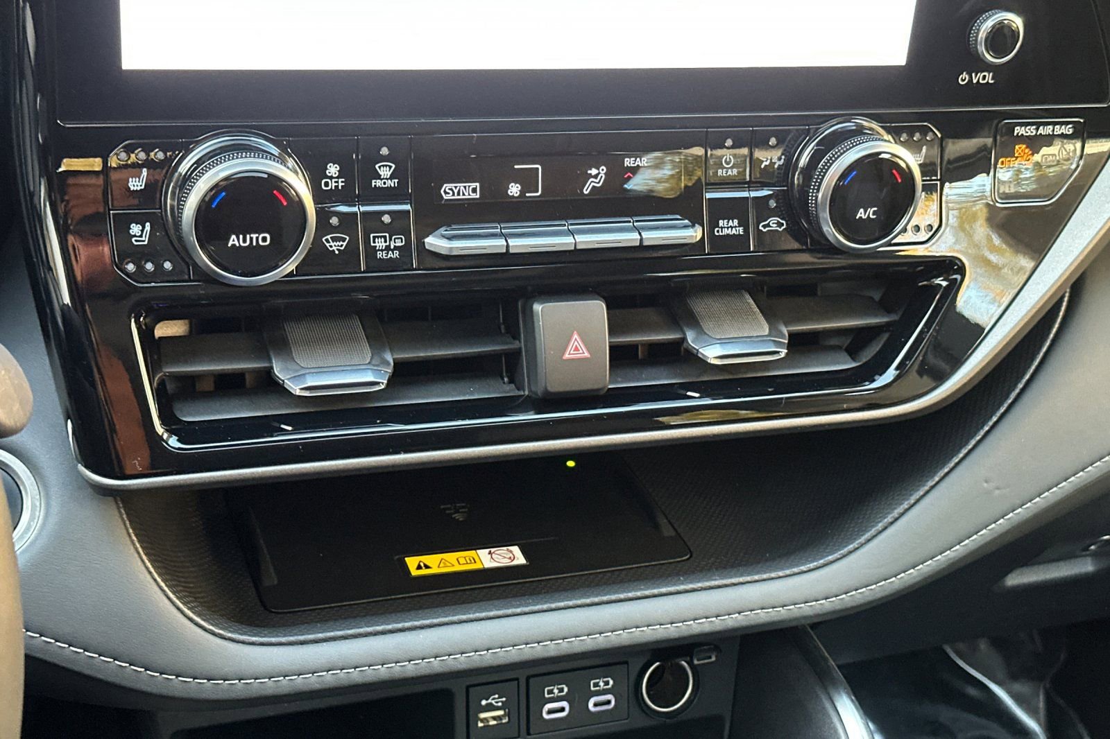 Used 2024 Toyota Highlander Limited image 19