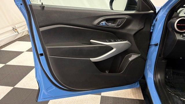 Used 2024 Chevrolet Trax RS w/ Sunroof Package FWD image 15