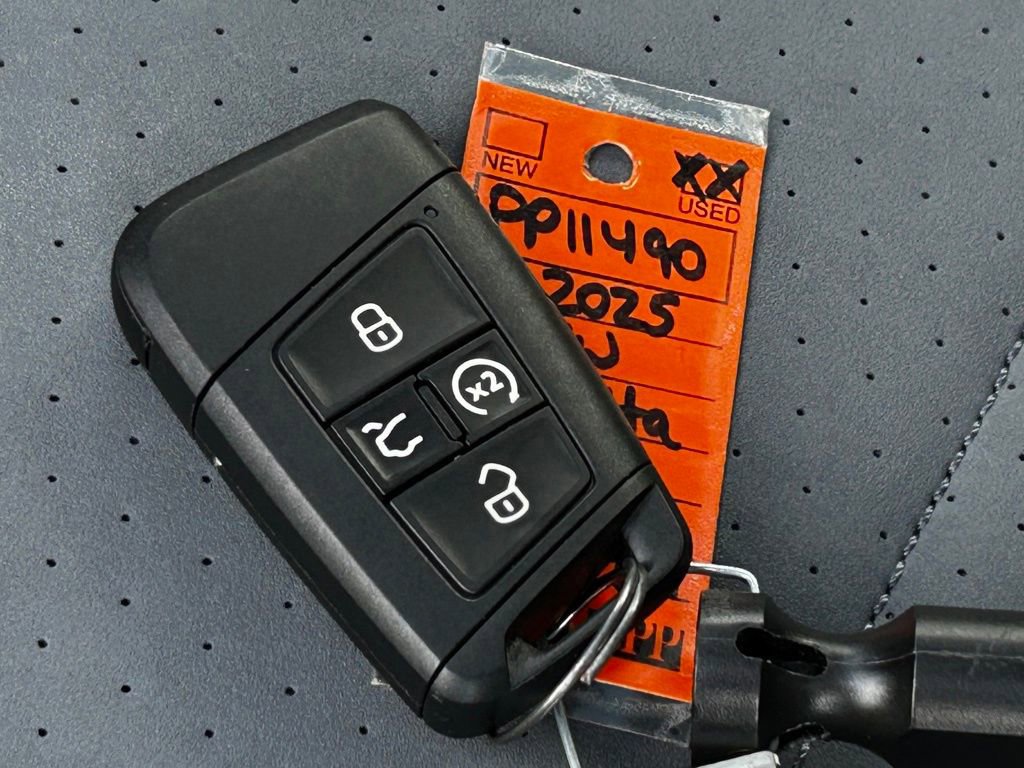 Used 2025 Volkswagen Jetta SE w/ Sunroof Package image 53