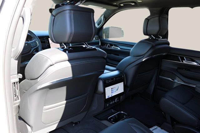 New 2026 Jeep Grand Wagoneer Summit image 16