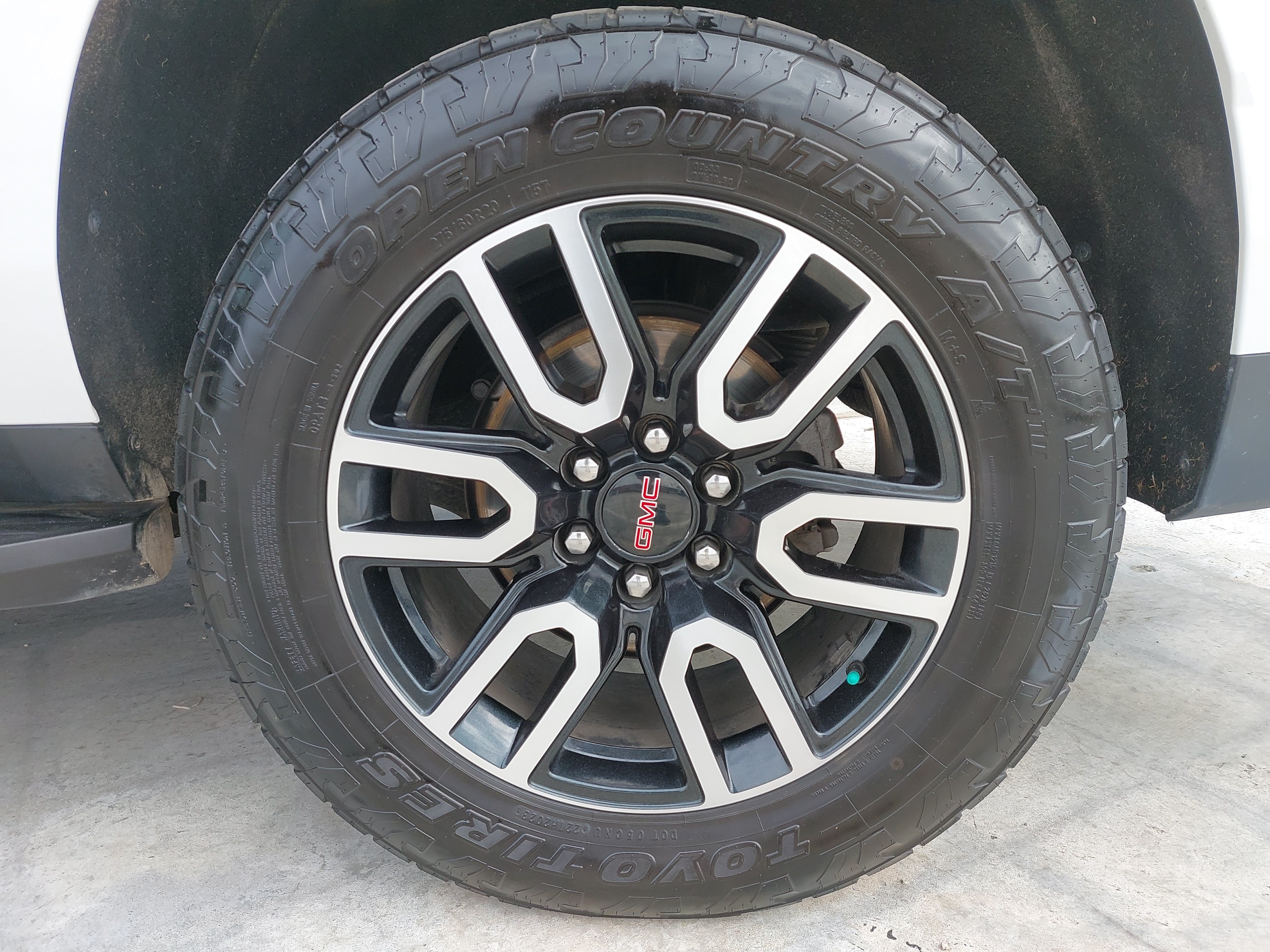 Used 2022 GMC Yukon XL AT4 AWD/4WD image 34