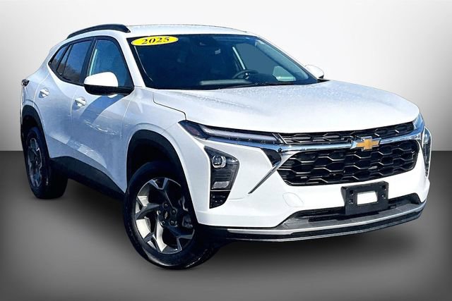 Used 2025 Chevrolet Trax LT w/ Driver Confidence Package image 10