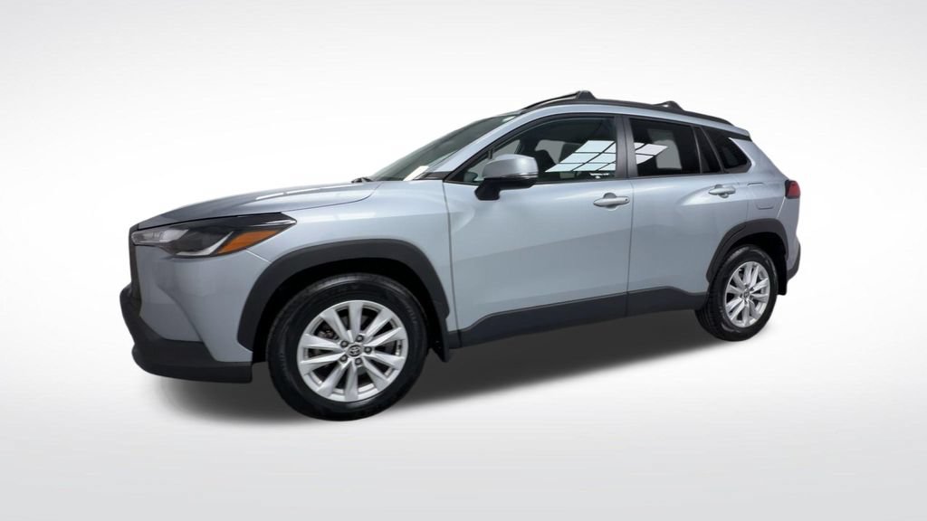 Certified 2023 Toyota Corolla Cross LE w/ Moonroof Package AWD/4WD image 5