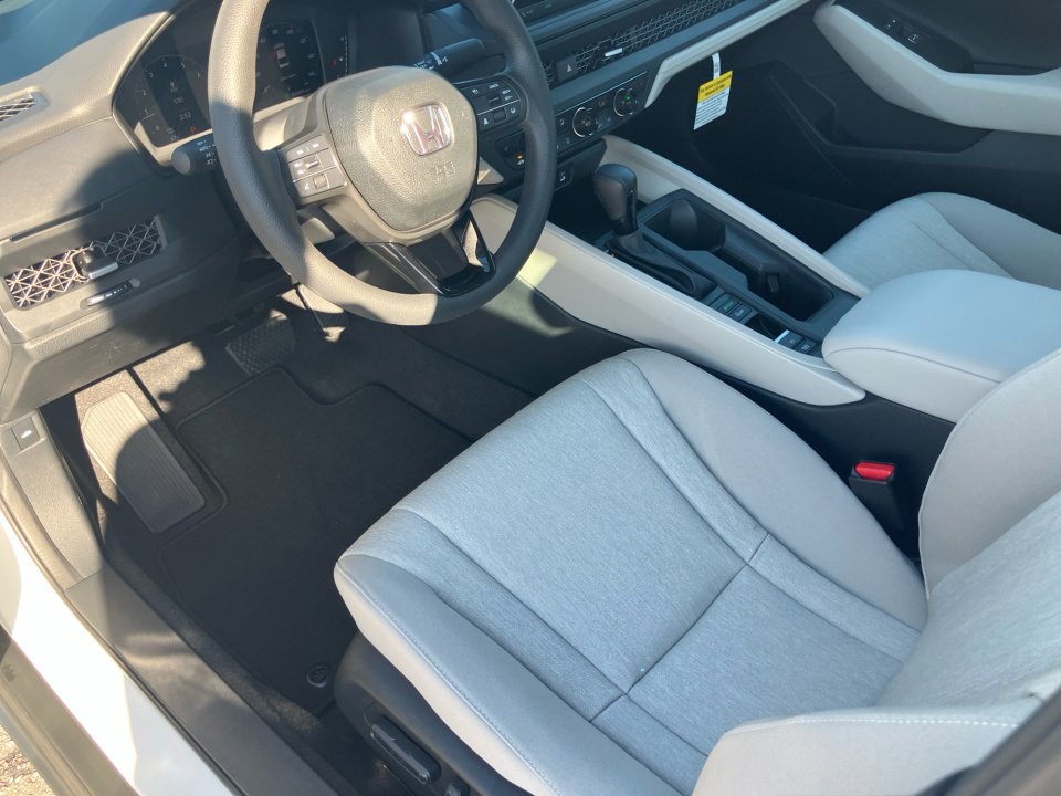 Certified 2025 Honda Accord SE image 30