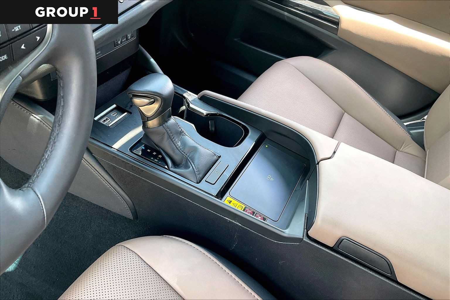 Used 2025 Lexus ES 350 w/ Premium Package FWD image 14