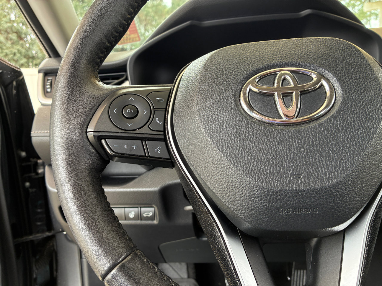 Used 2021 Toyota RAV4 XLE Premium image 25