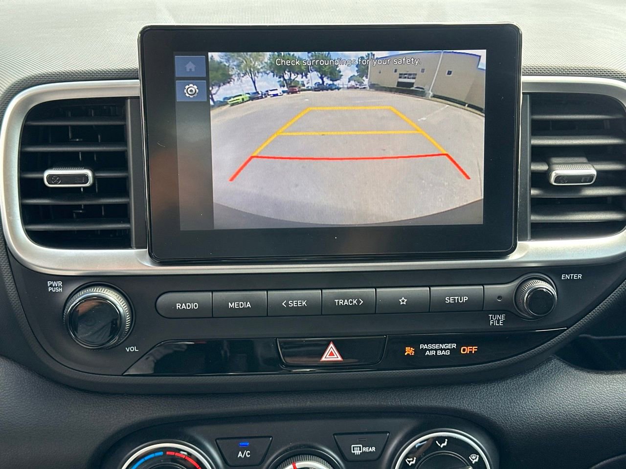 Certified 2025 Hyundai Venue SE image 31