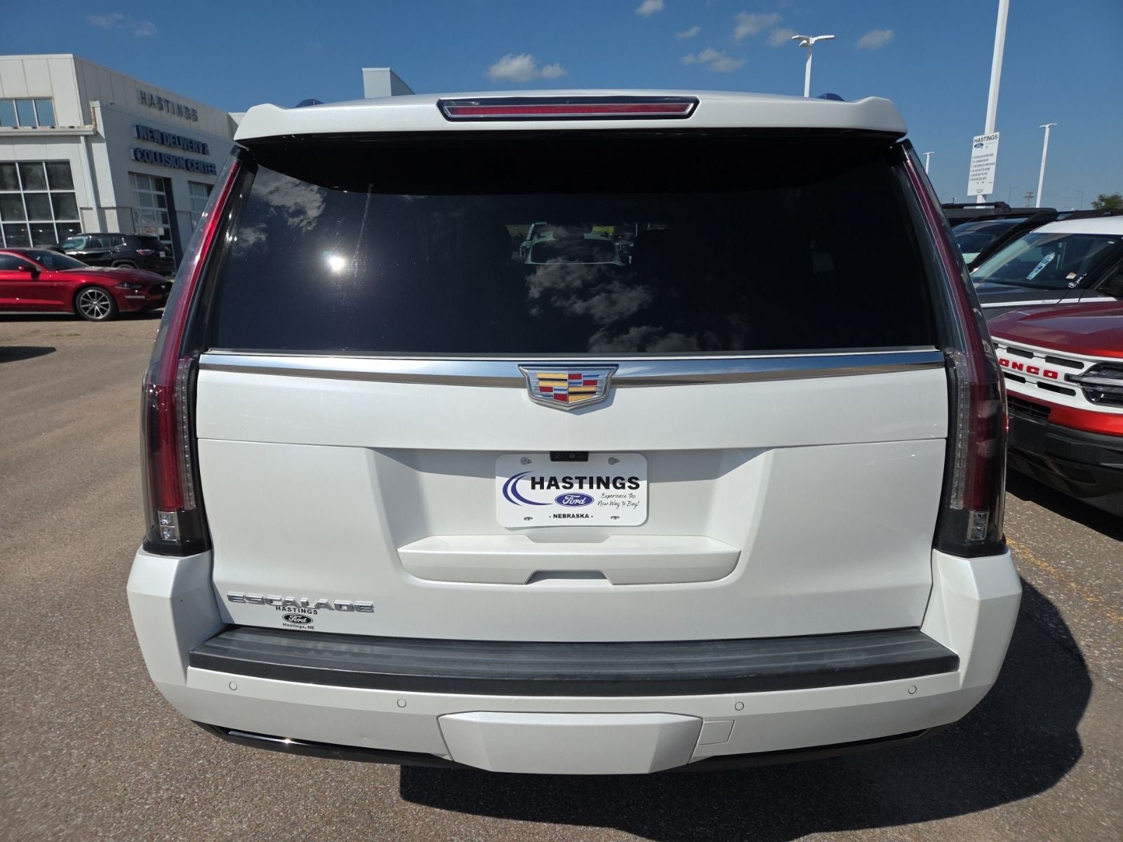 Used 2020 Cadillac Escalade ESV Premium Luxury AWD/4WD image 10