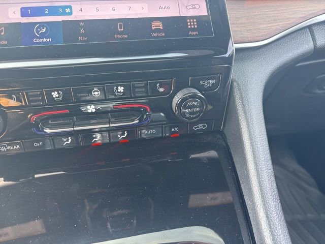 Used 2023 Jeep Grand Cherokee L Summit w/ Luxury Tech Group V image 40