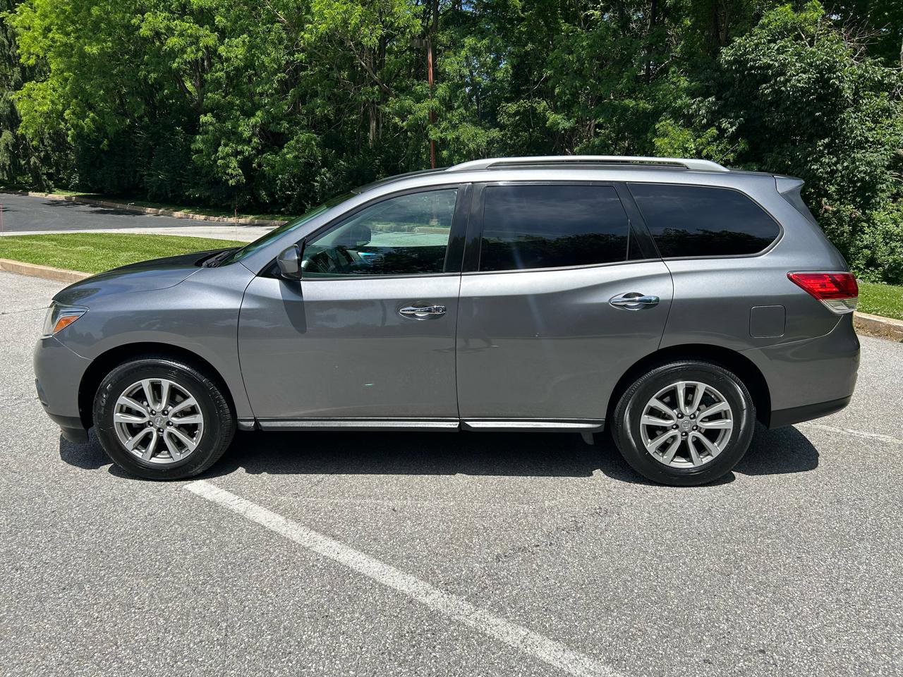Used 2015 Nissan Pathfinder S AWD/4WD image 8