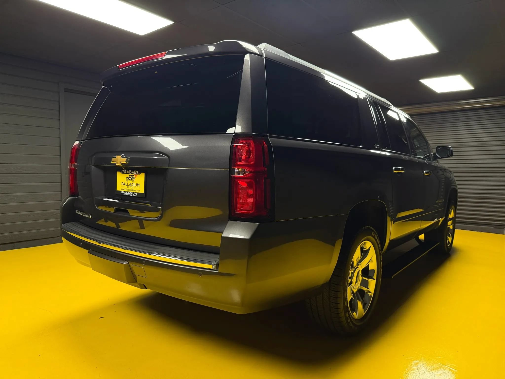 Used 2016 Chevrolet Suburban LTZ RWD image 4